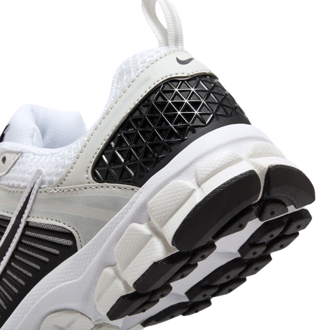 Nike Vomero 5 Shoes (Big Kids)