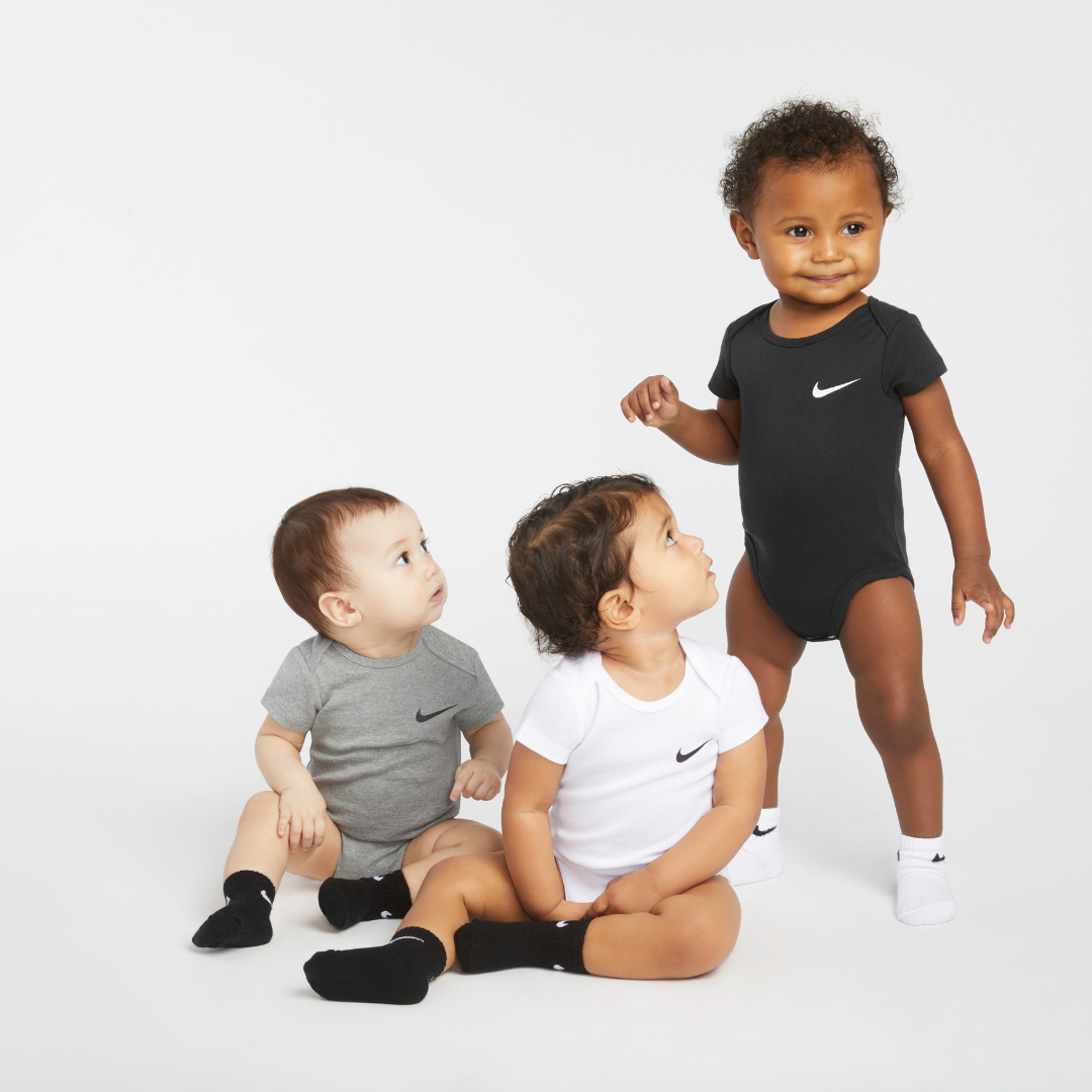 Nike Core Swoosh 3-Pack Gripper Quarter Socks (Infant)